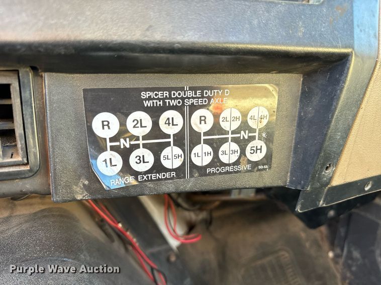 image for item NI9751 1995 International 4900 digger derrick truck