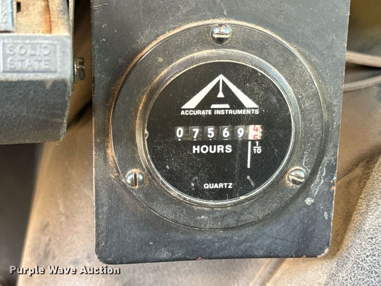 image for item NI9751 1995 International 4900 digger derrick truck