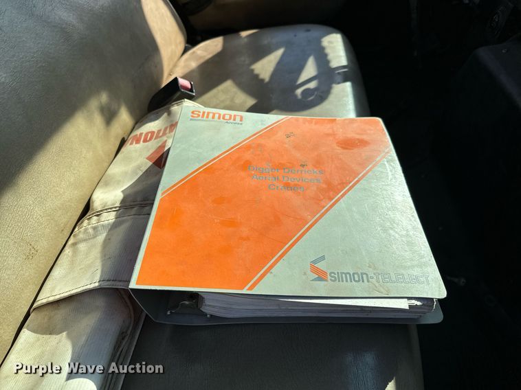 image for item NI9751 1995 International 4900 digger derrick truck