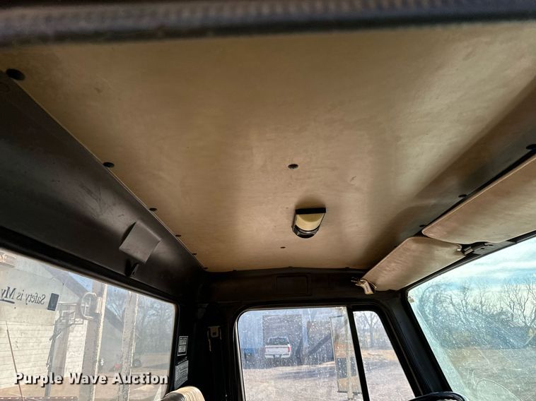 image for item NI9751 1995 International 4900 digger derrick truck