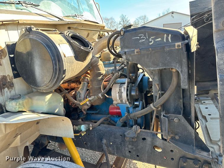 image for item NI9751 1995 International 4900 digger derrick truck