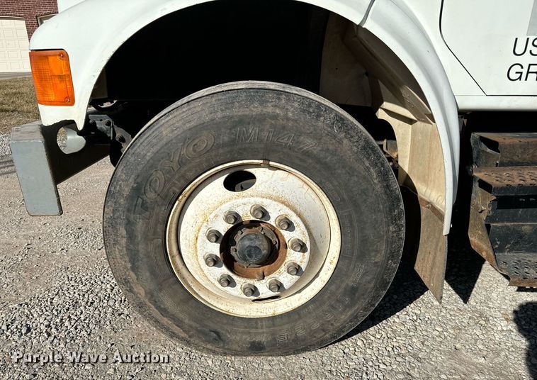 image for item NI9751 1995 International 4900 digger derrick truck