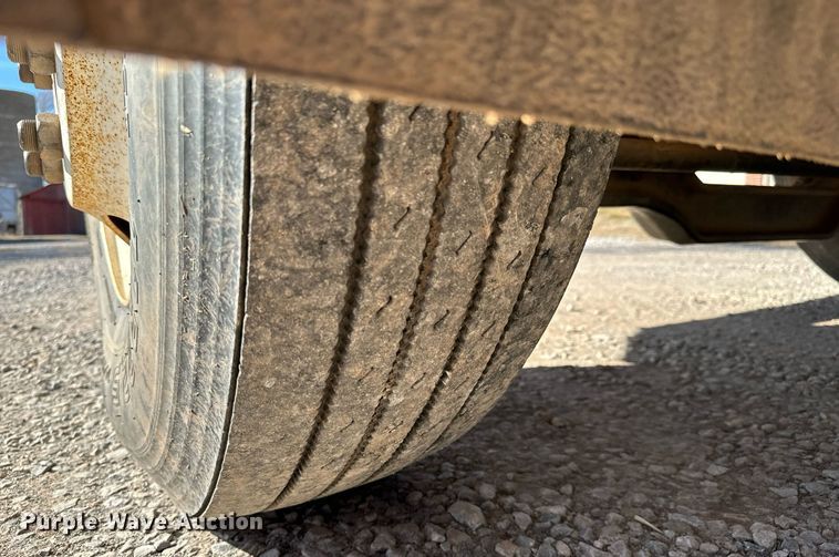 image for item NI9751 1995 International 4900 digger derrick truck