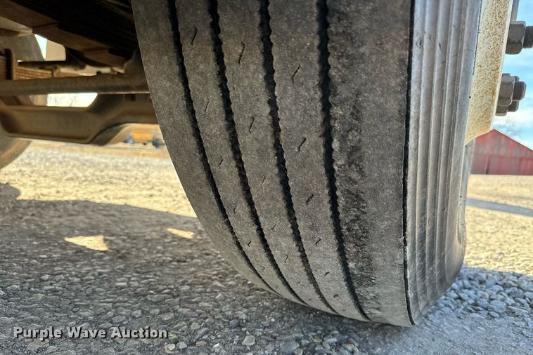 image for item NI9751 1995 International 4900 digger derrick truck