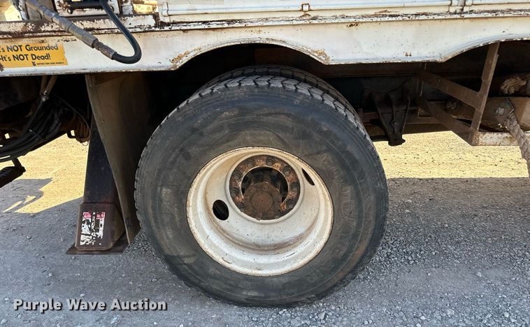 image for item NI9751 1995 International 4900 digger derrick truck