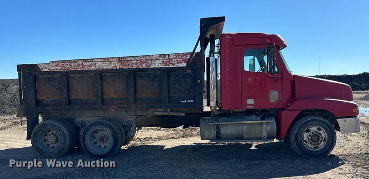 image for item NJ9296 1999 Freightliner Century Class dump truck