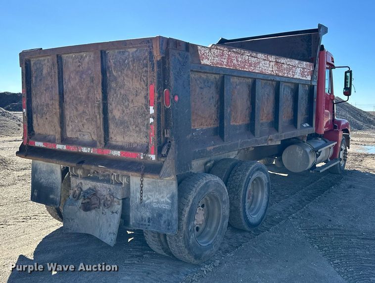 image for item NJ9296 1999 Freightliner Century Class dump truck