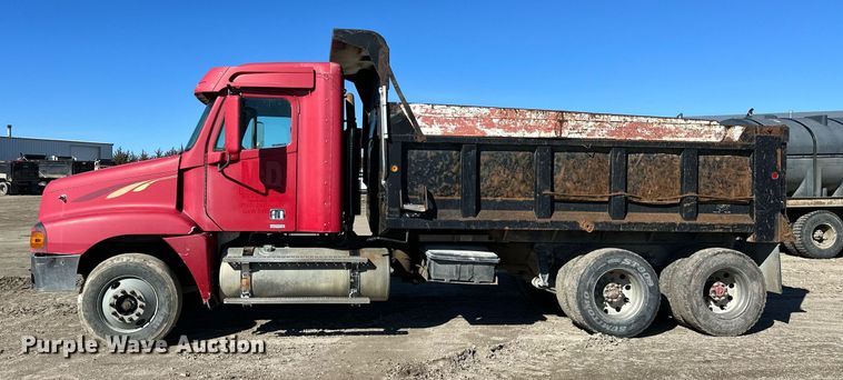image for item NJ9296 1999 Freightliner Century Class dump truck