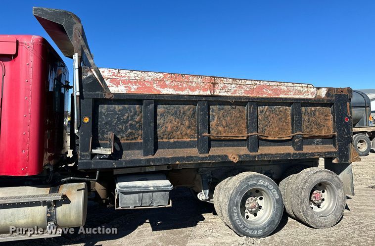 image for item NJ9296 1999 Freightliner Century Class dump truck