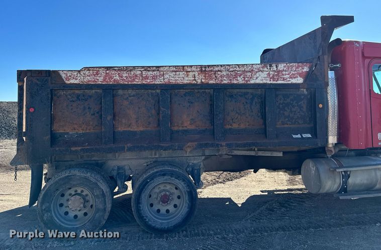 image for item NJ9296 1999 Freightliner Century Class dump truck