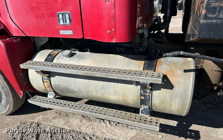 image for item NJ9296 1999 Freightliner Century Class dump truck