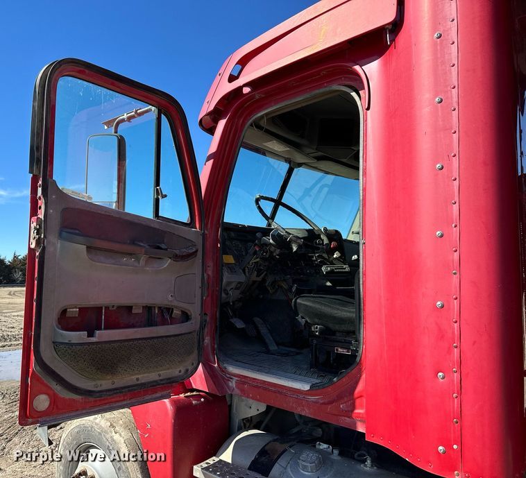 image for item NJ9296 1999 Freightliner Century Class dump truck