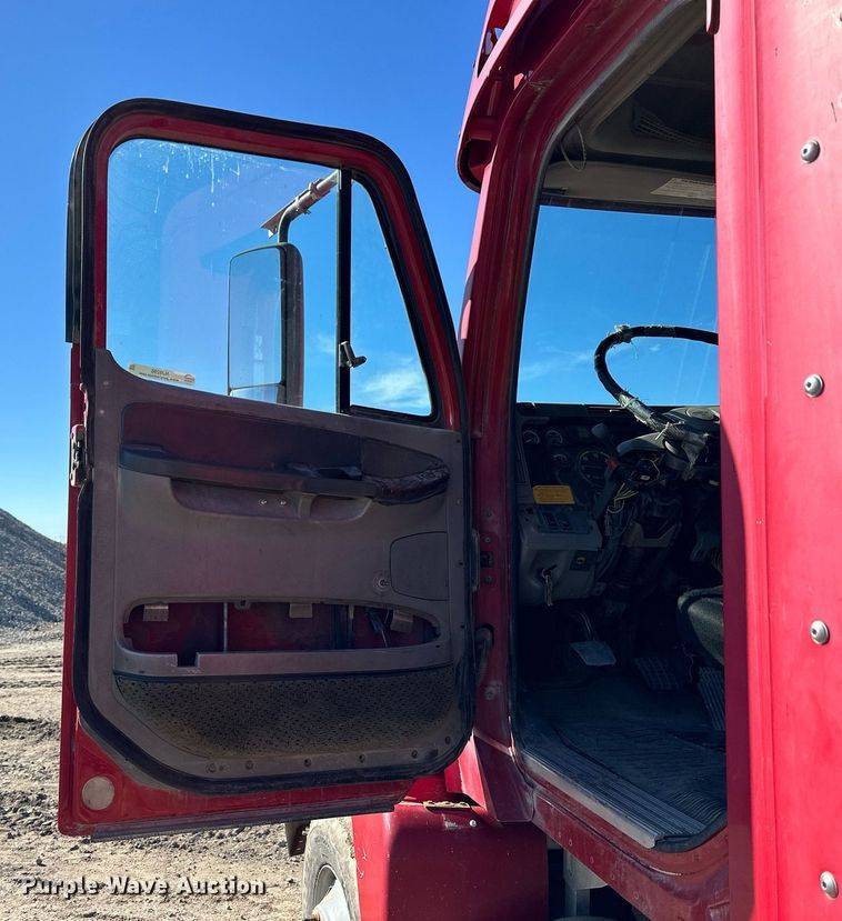 image for item NJ9296 1999 Freightliner Century Class dump truck