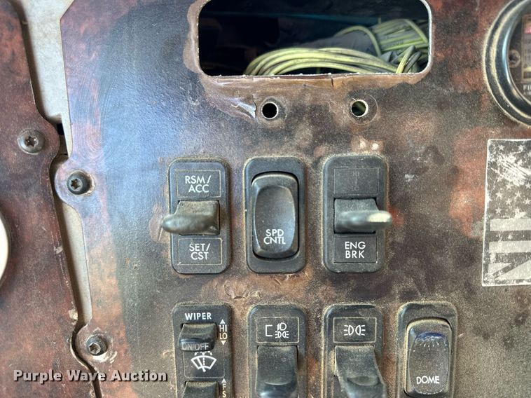 image for item NJ9296 1999 Freightliner Century Class dump truck