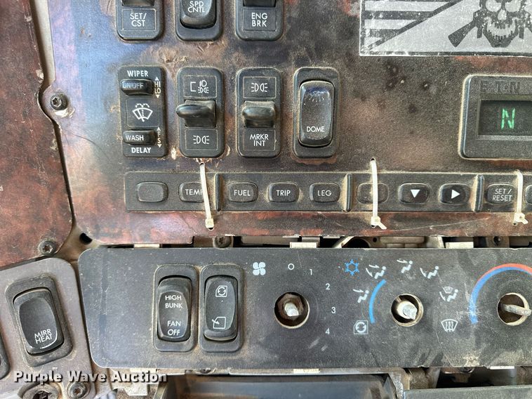 image for item NJ9296 1999 Freightliner Century Class dump truck