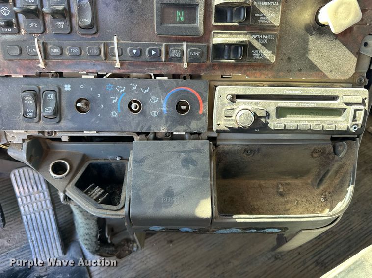 image for item NJ9296 1999 Freightliner Century Class dump truck