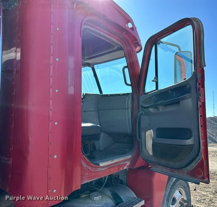 image for item NJ9296 1999 Freightliner Century Class dump truck