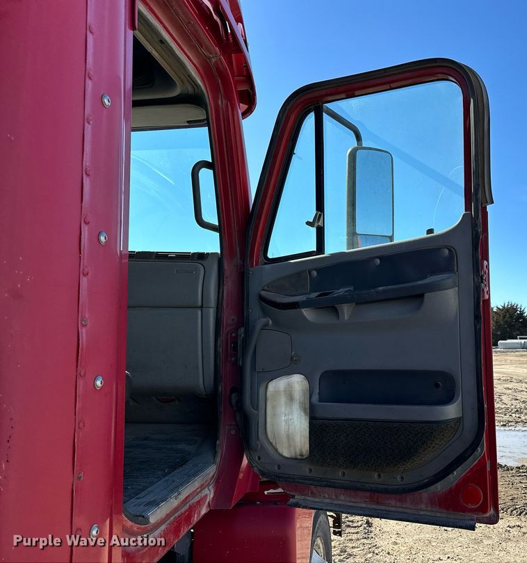 image for item NJ9296 1999 Freightliner Century Class dump truck