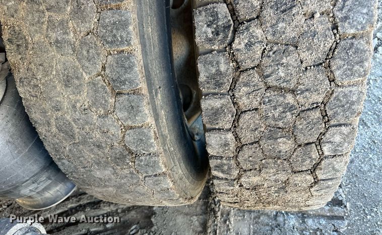 image for item NJ9296 1999 Freightliner Century Class dump truck