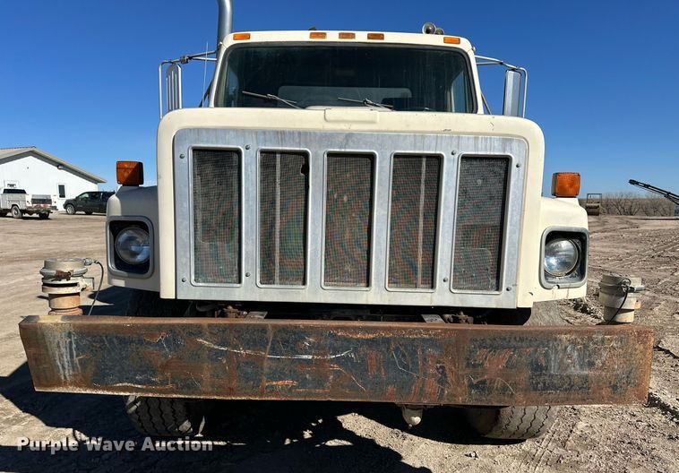 image for item NJ9297 1987 International  F2674 water truck