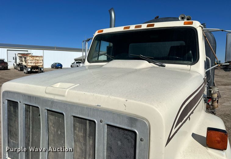 image for item NJ9297 1987 International  F2674 water truck