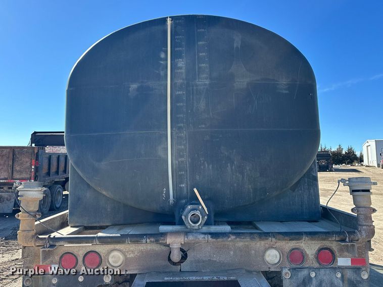 image for item NJ9297 1987 International  F2674 water truck