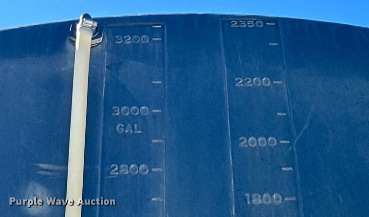 image for item NJ9297 1987 International  F2674 water truck