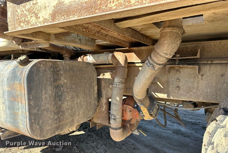 image for item NJ9297 1987 International  F2674 water truck