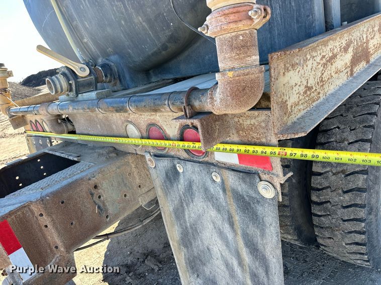 image for item NJ9297 1987 International  F2674 water truck