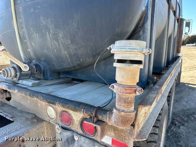 image for item NJ9297 1987 International  F2674 water truck