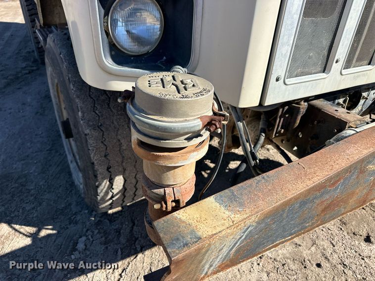 image for item NJ9297 1987 International  F2674 water truck