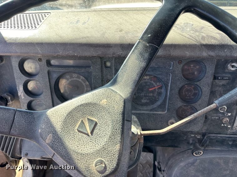 image for item NJ9297 1987 International  F2674 water truck