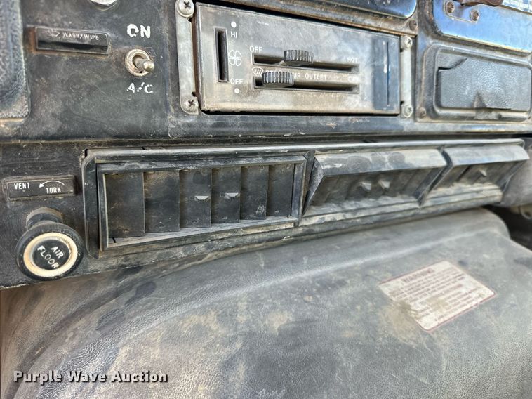 image for item NJ9297 1987 International  F2674 water truck