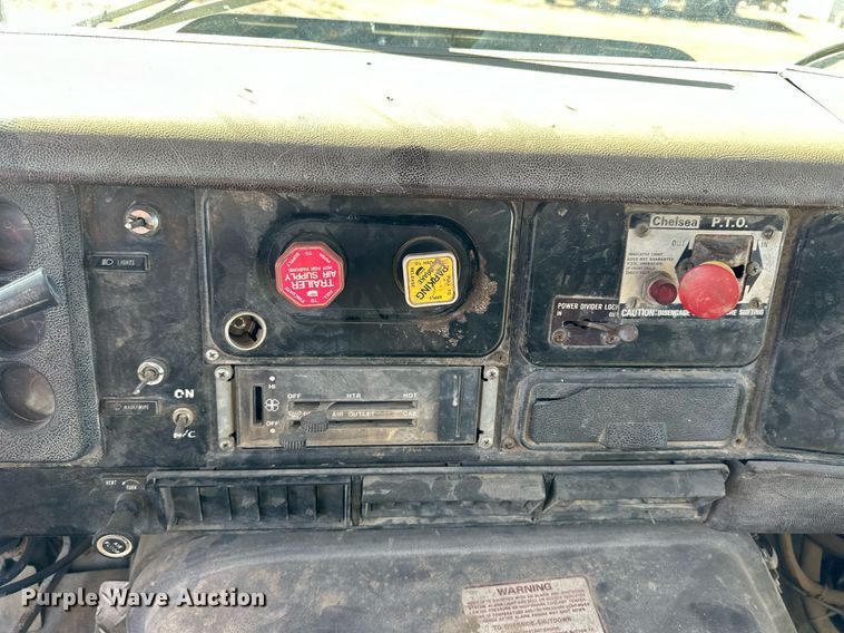 image for item NJ9297 1987 International  F2674 water truck