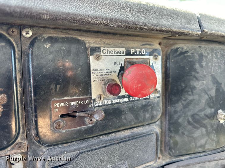 image for item NJ9297 1987 International  F2674 water truck