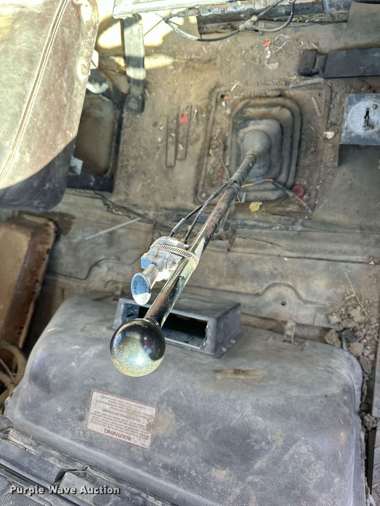 image for item NJ9297 1987 International  F2674 water truck