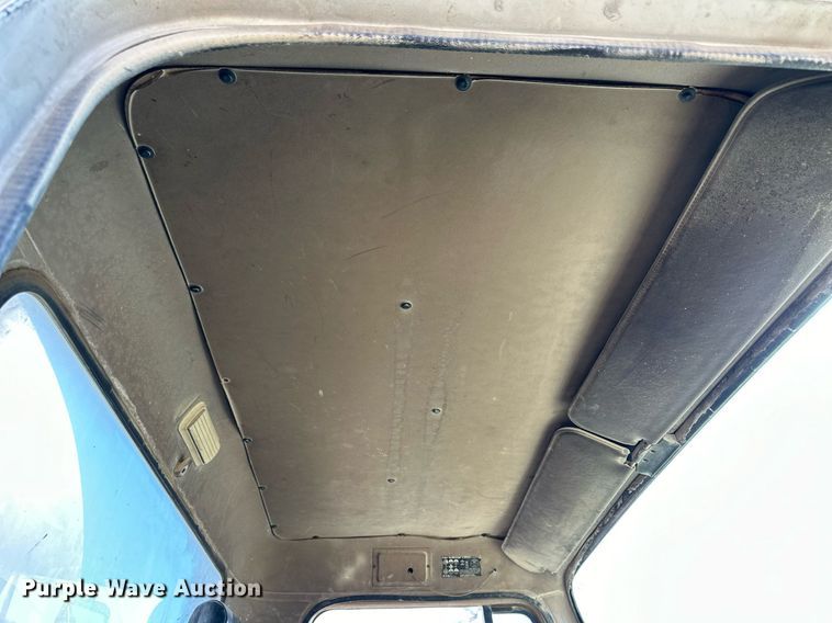 image for item NJ9297 1987 International  F2674 water truck