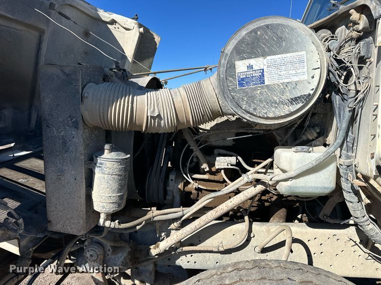 image for item NJ9297 1987 International  F2674 water truck