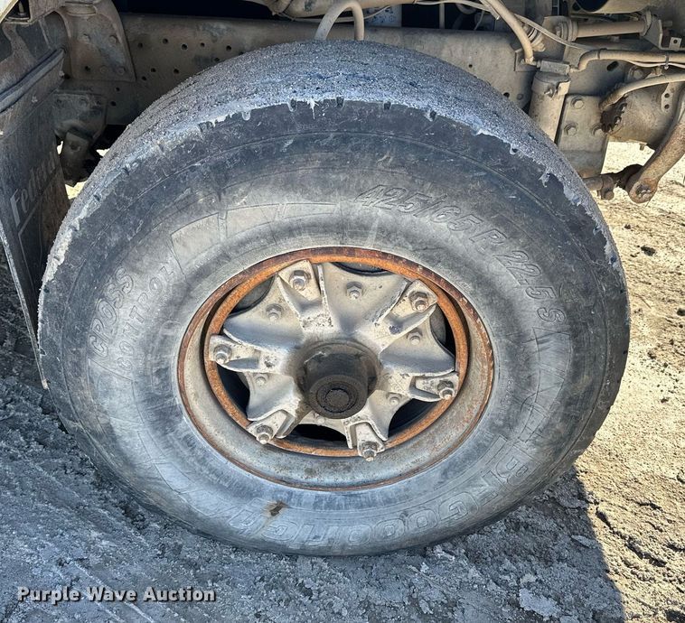 image for item NJ9297 1987 International  F2674 water truck