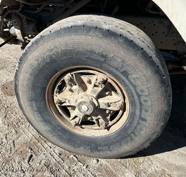 image for item NJ9297 1987 International  F2674 water truck