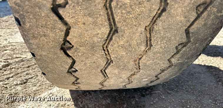 image for item NJ9297 1987 International  F2674 water truck