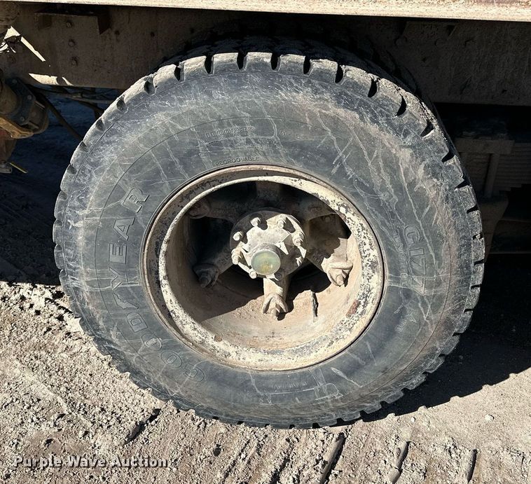 image for item NJ9297 1987 International  F2674 water truck