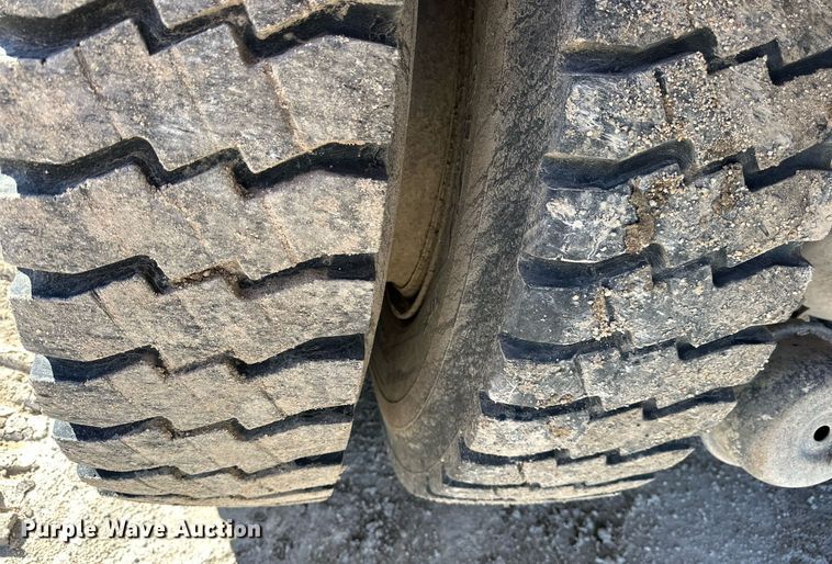 image for item NJ9297 1987 International  F2674 water truck