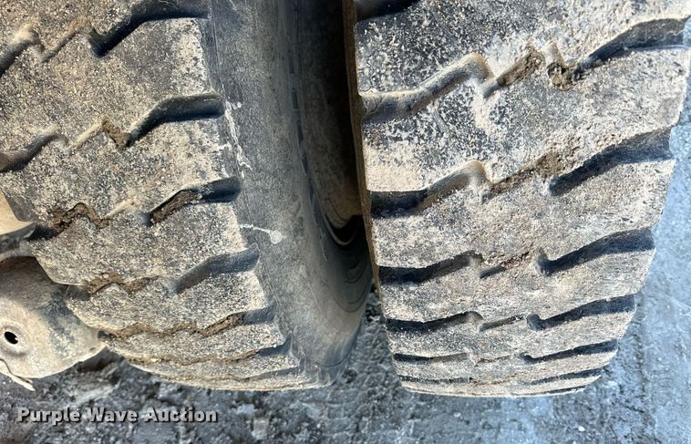 image for item NJ9297 1987 International  F2674 water truck