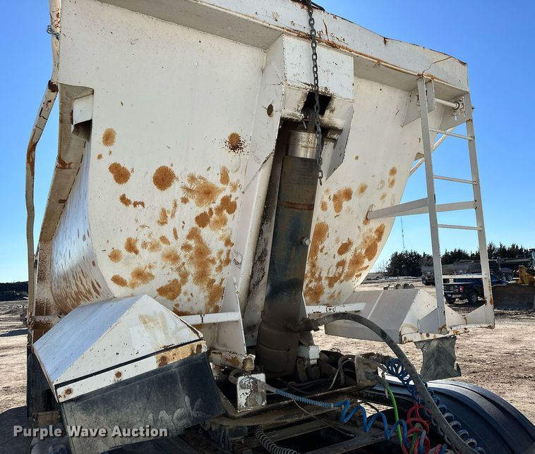 image for item NJ9301 1988 West end dump trailer