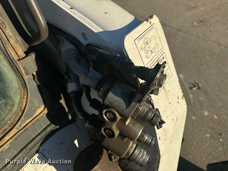 image for item NM9277 2007 Bobcat T300 tracked skid steer loader