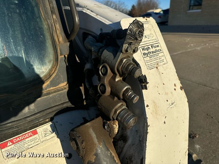 image for item NM9277 2007 Bobcat T300 tracked skid steer loader