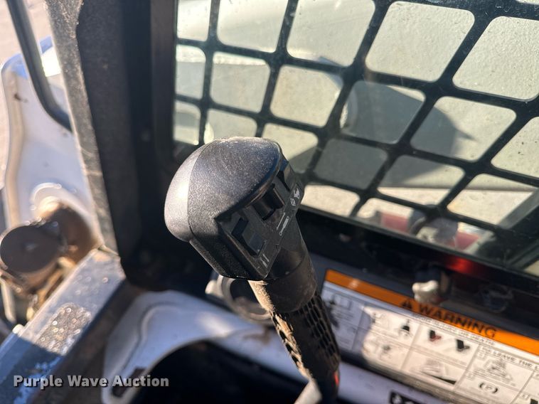 image for item NM9277 2007 Bobcat T300 tracked skid steer loader