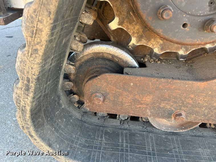 image for item NM9277 2007 Bobcat T300 tracked skid steer loader