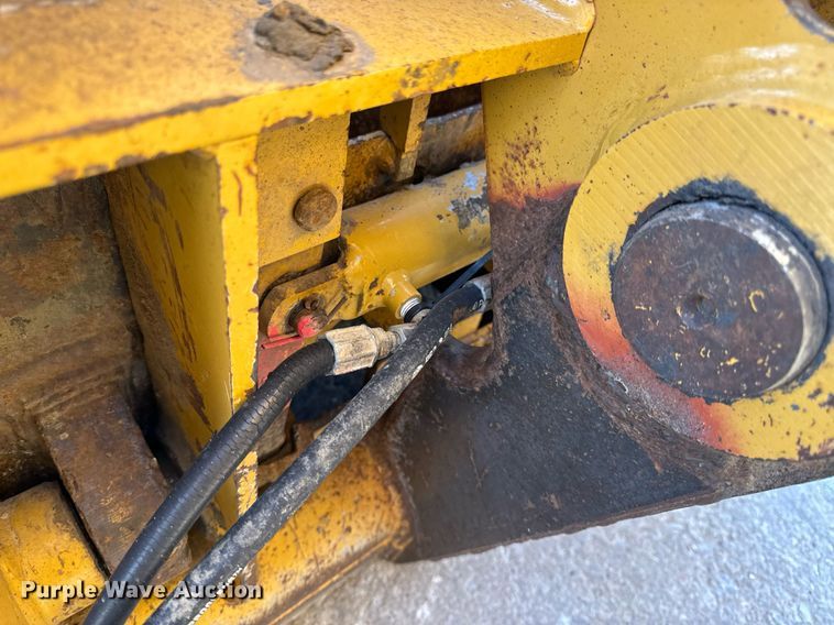 image for item NM9287 2005 Caterpillar 953C track loader